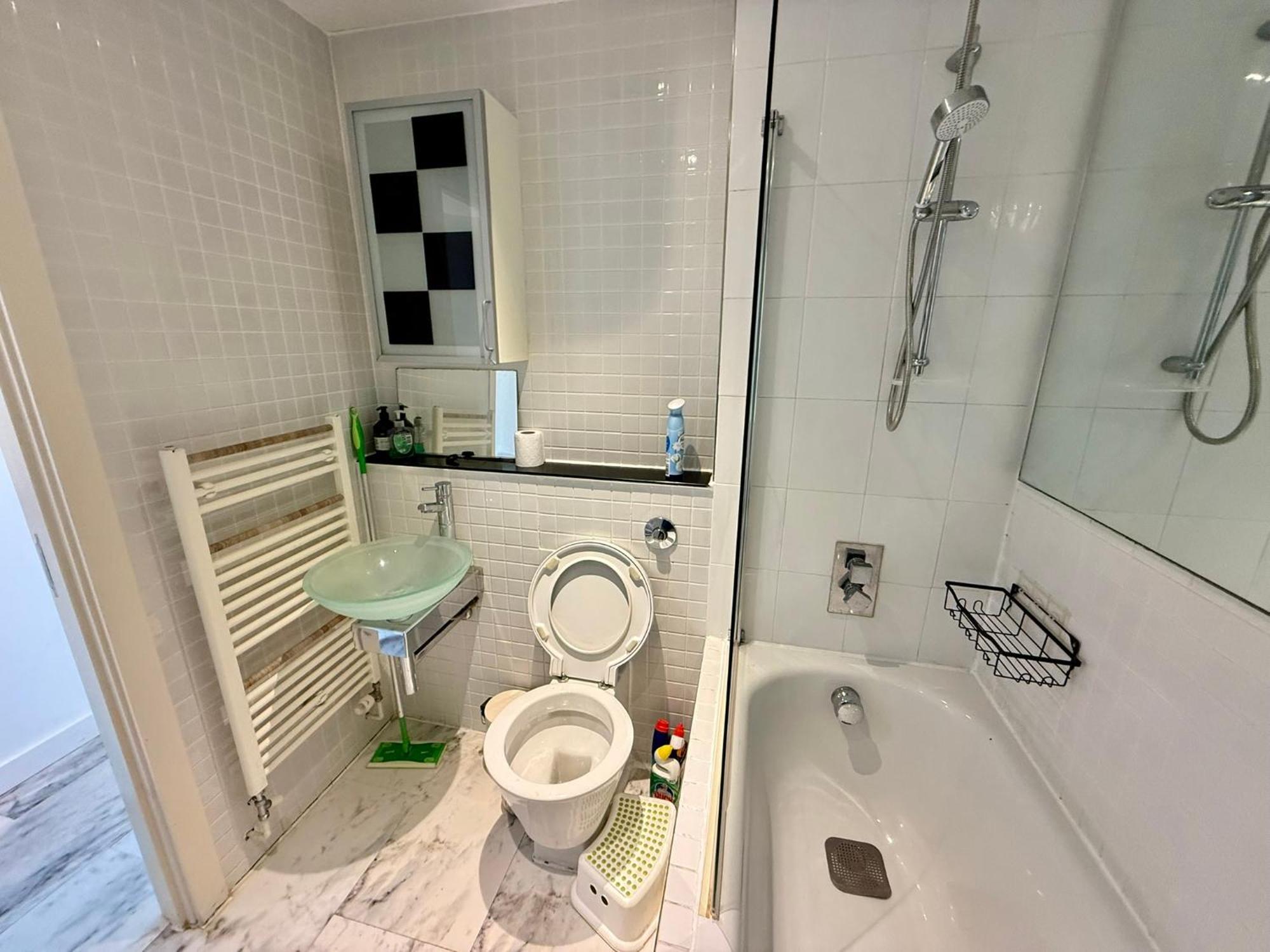 Deluxe Entire With 2x Bedrooms, 2x Bathrooms And A Big Living In The Olympic Park And Westfield At Stratford Apartahotel