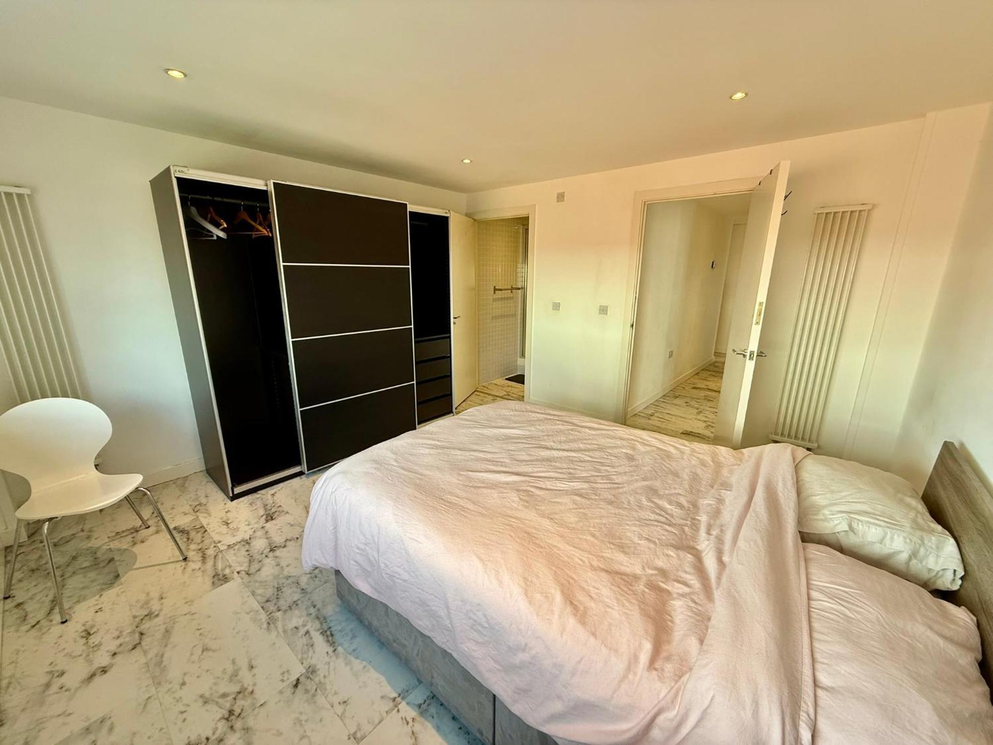 Deluxe Entire With 2x Bedrooms, 2x Bathrooms And A Big Living In The Olympic Park And Westfield At Stratford Apartahotel Londres